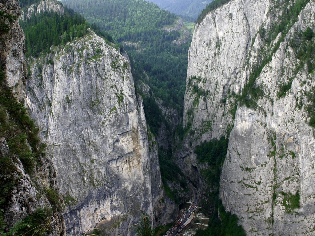 Most Breathtaking Canyons In The World: Bicaz Canyon, Romania (source: wiki)
