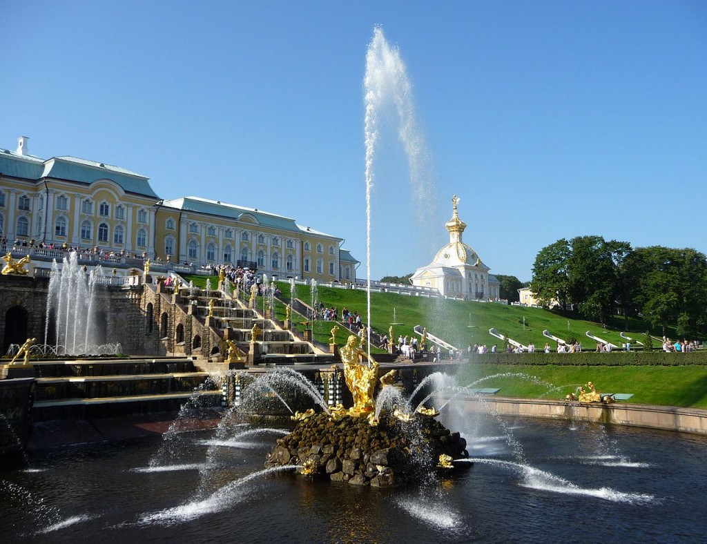 Most Famous Fountains: Samson Fountain at Peterhof Palace, Saint Petersburg