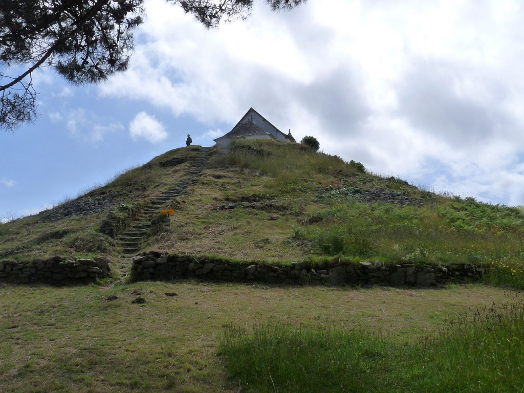 Oldest Buildings In The World: Tumulus Saint-Michel, France (source: wiki)