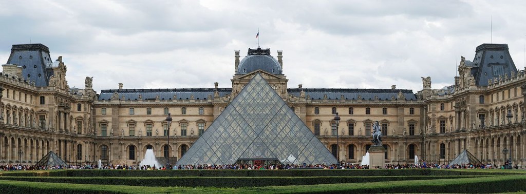 Best Attractions In Paris: Le Louvre