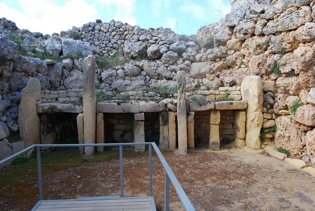 Oldest Buildings In The World: Ggantija, Malta (source: wiki)