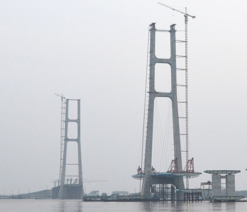 Tallest Bridges In The World: Jiujiang Fuyin Expressway Bridge, China