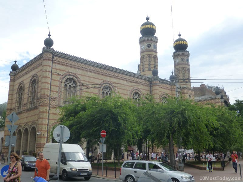 Best Attractions In Budapest: Dohány Street Synagogue