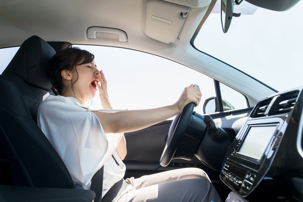common ways to avoid car accidents: dont sleep while driving